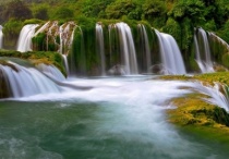 Du hí ngọn thác Việt Nam lọt top 7 hùng vĩ nhất thế giới