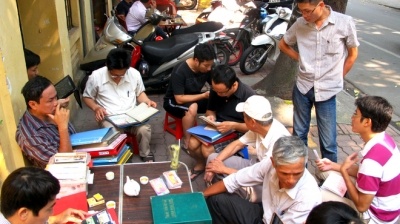 Chợ tem cổ giữa lòng Hà Nội