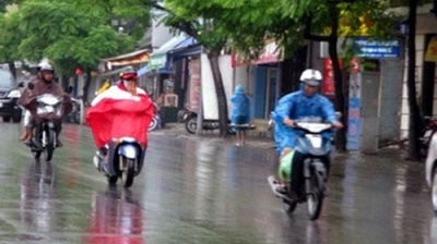 Lưu ý khi đi ngoài đường lúc trời mưa giông