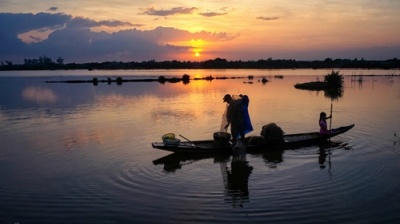 Trải nghiệm đạp xe trên phố và săn hoàng hôn ở Huế