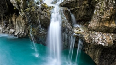 Tuyệt sắc dòng sông màu xanh lơ ở Slovenia