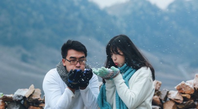Cặp đôi Sài Gòn tới Mộc Châu chụp ảnh cưới dịp băng tuyết