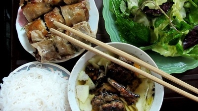 Bún chả lọt top 10 món ăn đường phố ngon nhất thế giới