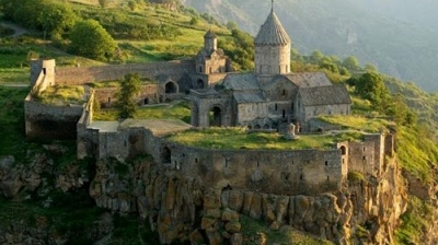 Khám phá vẻ đẹp cổ kính của tu viện Tatev ở Armenia