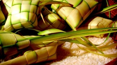 No bụng với bánh gạo Ketupat