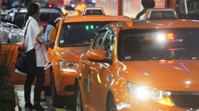 Phạt nặng khách nôn trong taxi ở Seoul