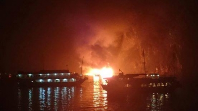 Cháy tàu du lịch trên vịnh Hạ Long, không có thương vong