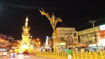 Chợ đêm cuối tuần đặc trưng ở Chiang Rai