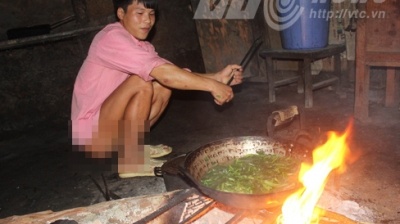 Chuyện lạ ở Hà Giang: Anh chàng đẹp trai quanh năm...cởi truồng