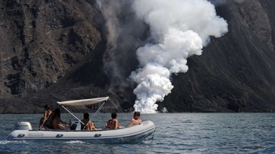 Đi du lịch ngắm núi lửa phun