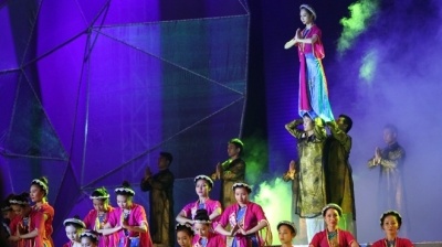 Hàng nghìn người tham dự đêm hội Carnaval Hạ Long