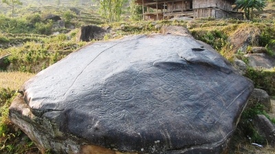 Hé lộ bí ẩn hình khắc cổ ở Hà Giang
