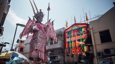 Leo cột cướp bánh bao trong lễ hội tại Hong Kong