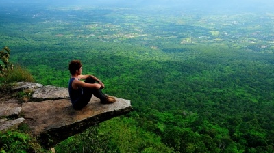 Ngắm thiên nhiên hùng vĩ từ vách đá Hum Hod