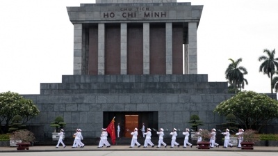 Nghi lễ thượng và hạ cờ trên quảng trường Ba Đình