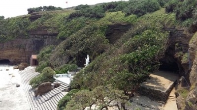 Ngôi chùa ẩn mình trong hang núi lửa trên đảo Lý Sơn