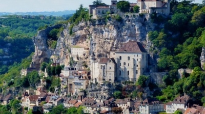 Rocamadour tỏa sáng trên thung lũng Alzou