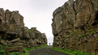 Sống núi giữa Đại Tây Dương ở Iceland